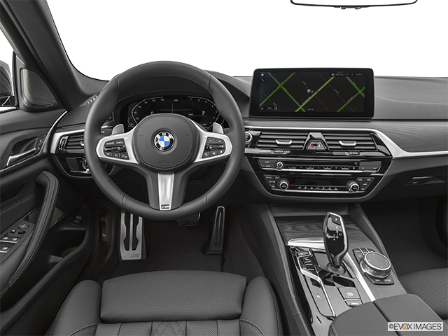 2022 BMW 5 Series | Steering wheel/Center Console