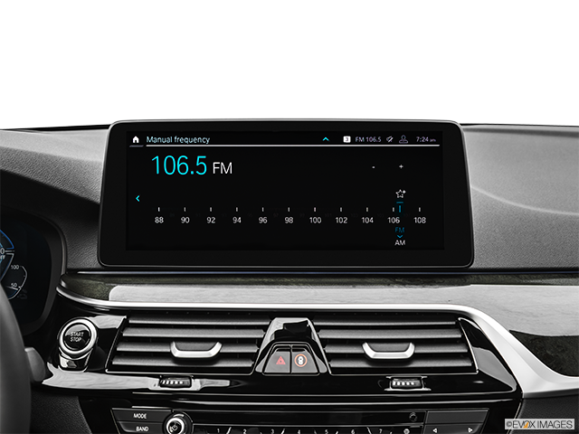 2022 BMW 5 Series | Closeup of radio head unit