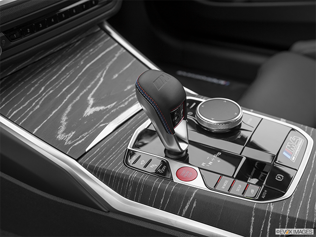 2025 BMW M4 Coupé | Gear shifter/center console