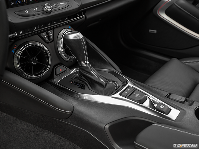 2022 Chevrolet Camaro | Gear shifter/center console