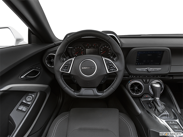 2022 Chevrolet Camaro | Steering wheel/Center Console
