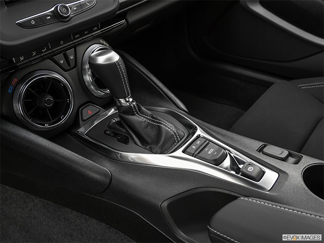 2023 Chevrolet Camaro | Gear shifter/center console