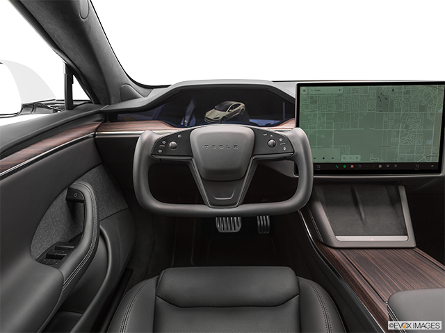 2022 Tesla Model S | Steering wheel/Center Console