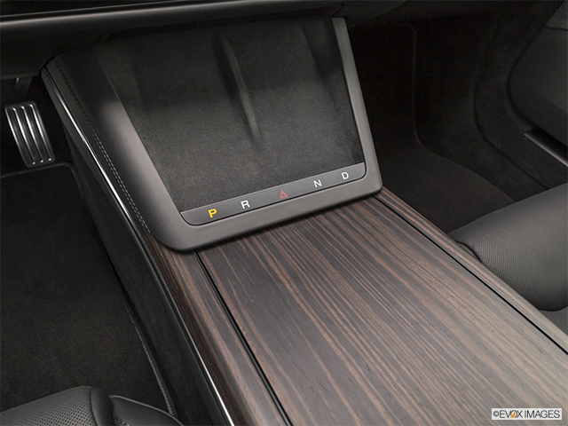 2023 Tesla Model S | Gear shifter/center console