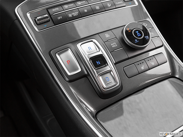 2022 Hyundai Santa Fe | Gear shifter/center console