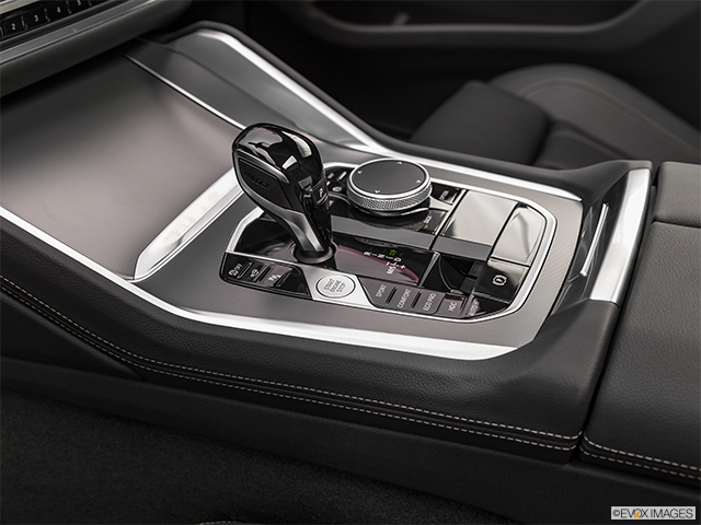2022 BMW X6 M | Gear shifter/center console