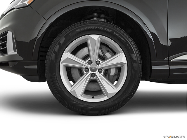 2022 Audi Q7 | Front Drivers side wheel at profile