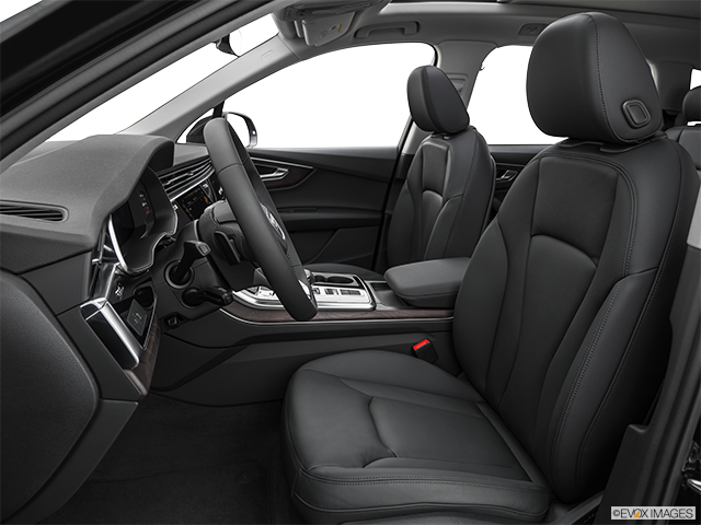2022 Audi Q7 | Front seats from Drivers Side