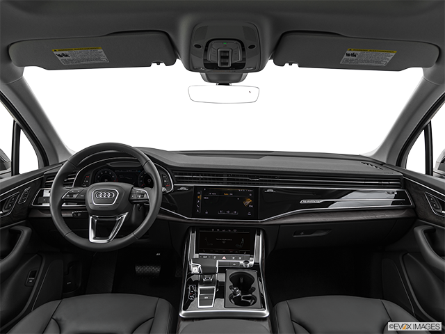 2023 Audi Q7 | Centered wide dash shot