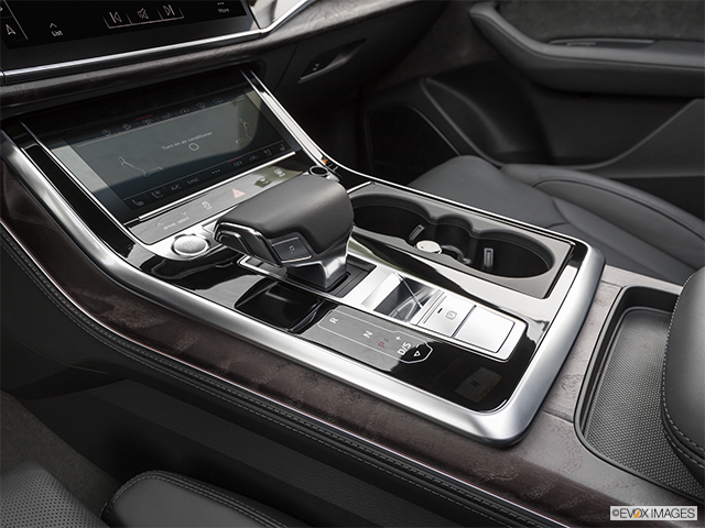 2022 Audi Q8 | Gear shifter/center console
