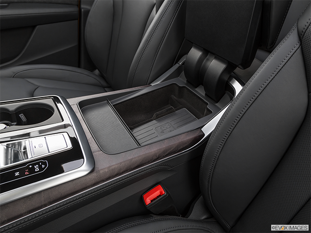 2024 Audi Q8 | Front center divider