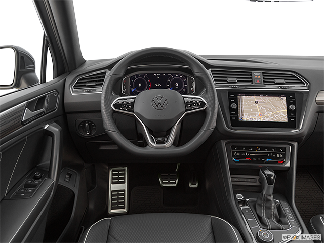 2022 Volkswagen Tiguan | Steering wheel/Center Console