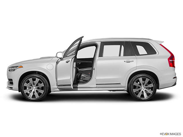 2022 Volvo XC90 | Driver's side profile with drivers side door open
