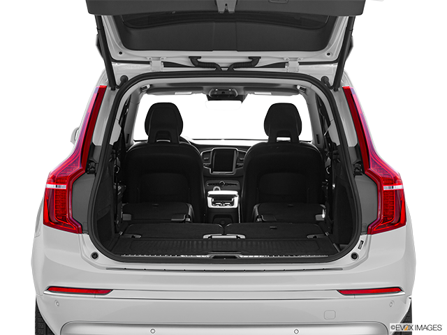 2022 Volvo XC90 | Hatchback & SUV rear angle