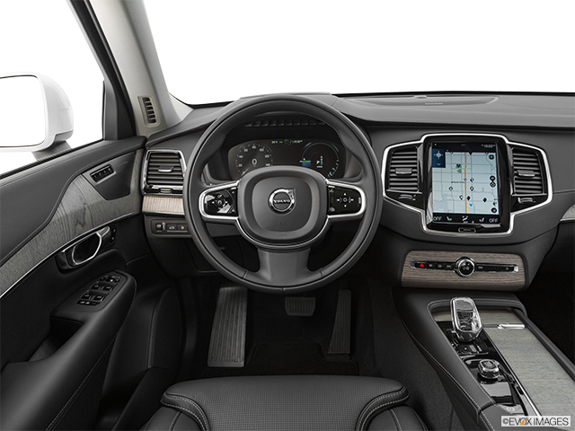 2022 Volvo XC90 | Steering wheel/Center Console