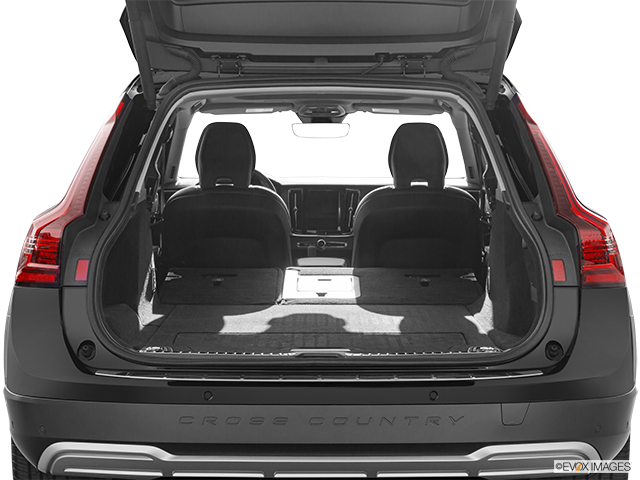 2022 Volvo V90 Cross Country | Hatchback & SUV rear angle