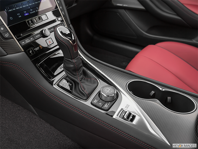 2022 Infiniti Q60 Coupe | Gear shifter/center console