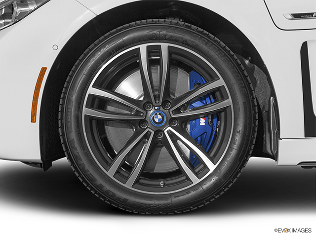 2022 BMW 7 Series | Front Drivers side wheel at profile
