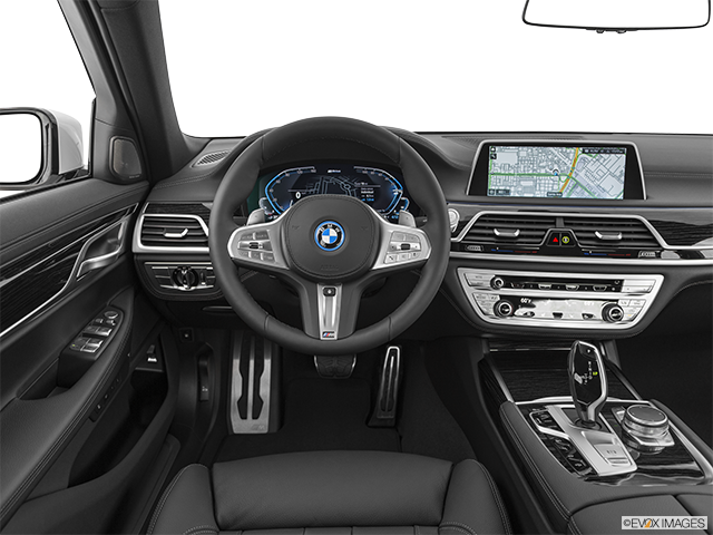 2022 BMW 7 Series | Steering wheel/Center Console