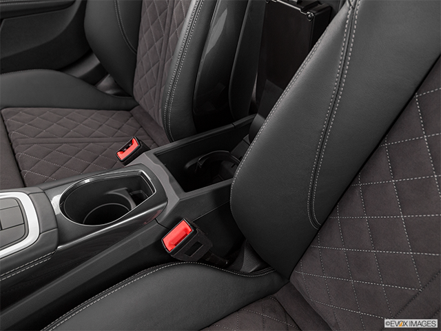2022 Audi TT | Front center divider