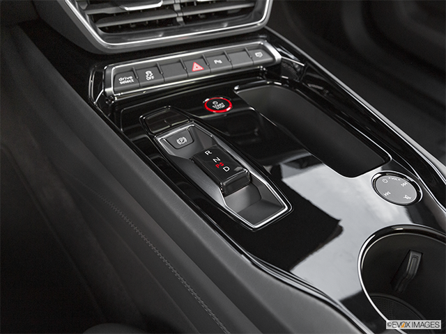 2022 Audi e-tron GT | Gear shifter/center console