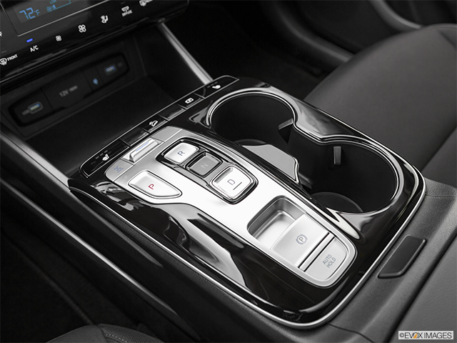 2022 Hyundai Tucson | Gear shifter/center console