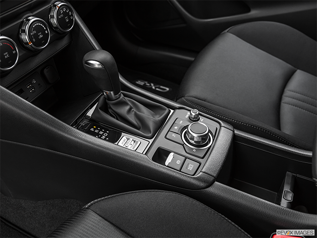2022 Mazda CX-3 | Gear shifter/center console