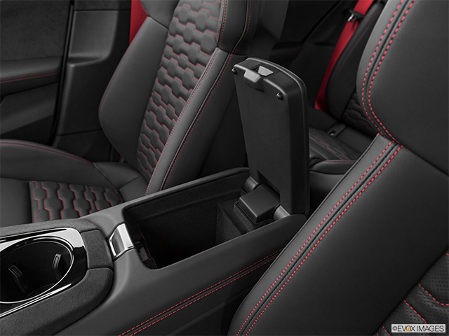 2022 Audi RS e-tron GT | Front center divider