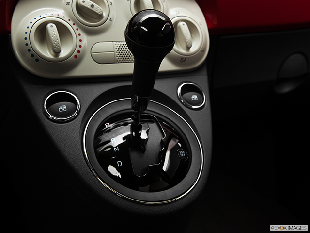 2012 Fiat 500 | Gear shifter/center console