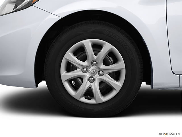 2012 Hyundai Accent | Front Drivers side wheel at profile