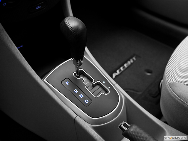 2012 Hyundai Accent | Gear shifter/center console