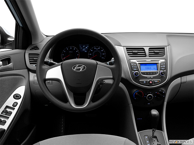2012 Hyundai Accent | Steering wheel/Center Console