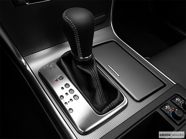 2010 Infiniti M45 | Gear shifter/center console