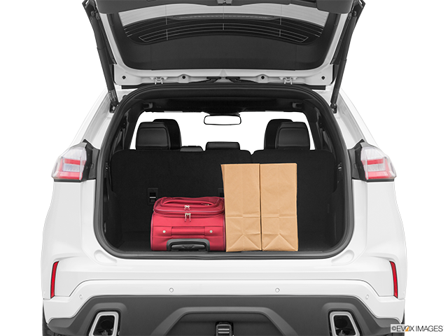 2023 Ford Edge | Trunk props