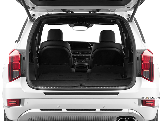 2022 Hyundai Palisade | Hatchback & SUV rear angle