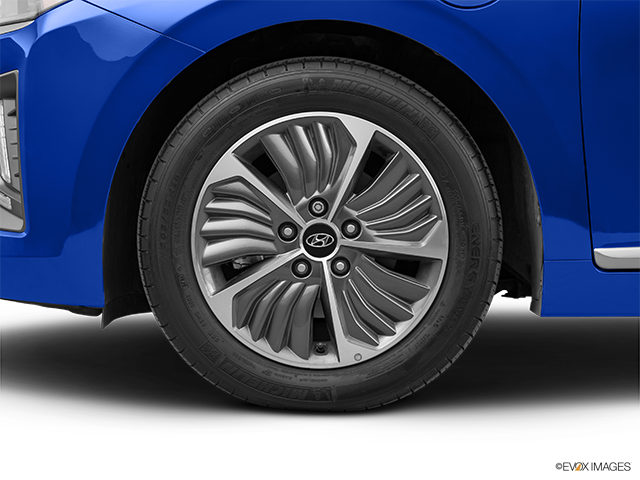 2022 Hyundai IONIQ Plug-In Hybrid | Front Drivers side wheel at profile
