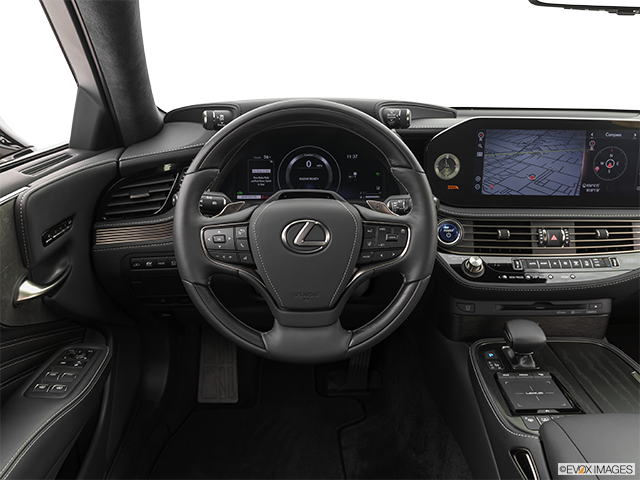 2022 Lexus LS 500h AWD | Steering wheel/Center Console