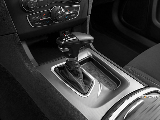 2022 Dodge Charger | Gear shifter/center console