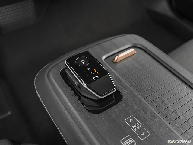 2024 Nissan Ariya | Gear shifter/center console
