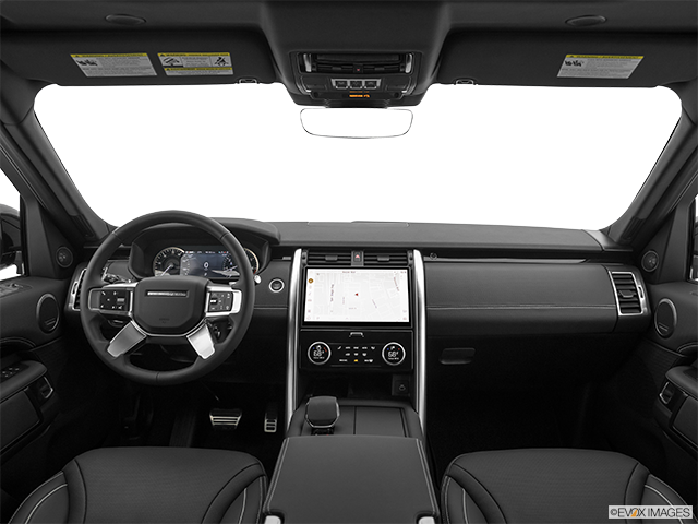 2024 Land Rover Discovery | Centered wide dash shot