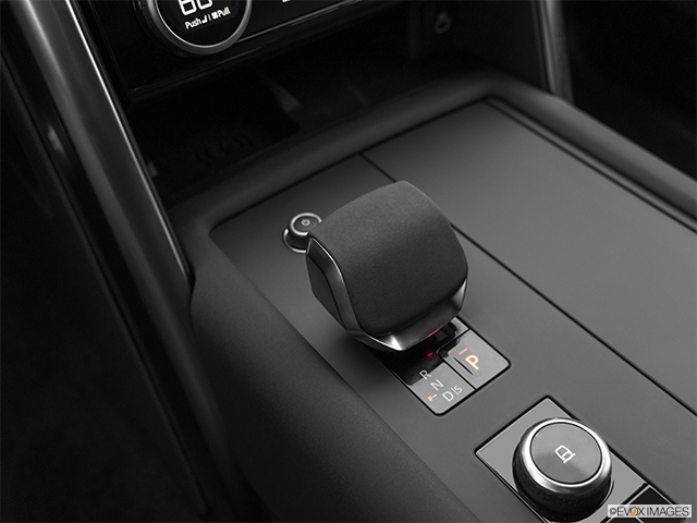2023 Land Rover Discovery | Gear shifter/center console