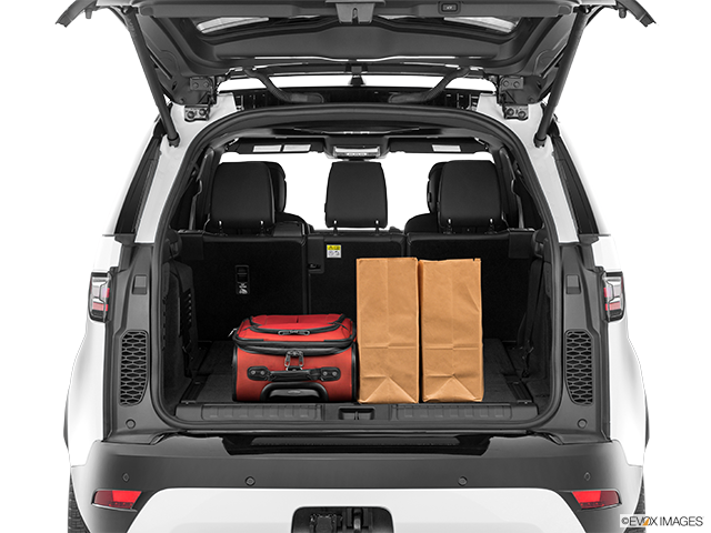 2024 Land Rover Discovery | Trunk props