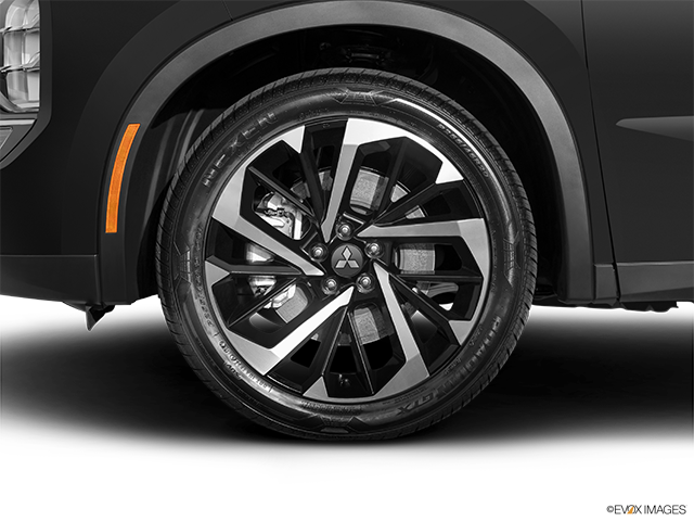 2023 Mitsubishi Outlander PHEV | Front Drivers side wheel at profile