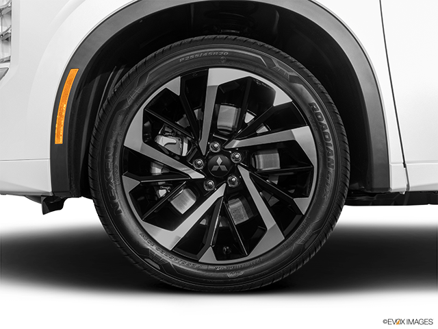 2023 Mitsubishi Outlander | Front Drivers side wheel at profile