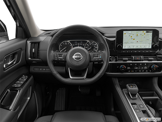 2023 Nissan Pathfinder | Steering wheel/Center Console