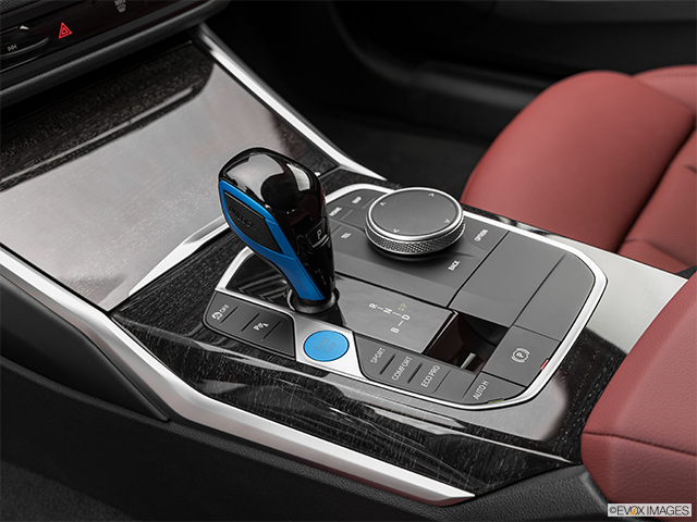 2024 BMW i4 | Gear shifter/center console