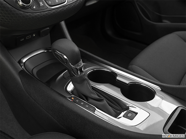 2023 Chevrolet Malibu | Gear shifter/center console