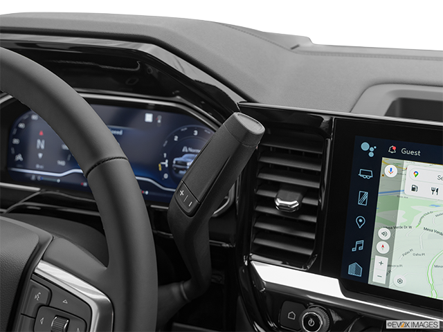 2023 Chevrolet Silverado 1500 | Gear shifter/center console
