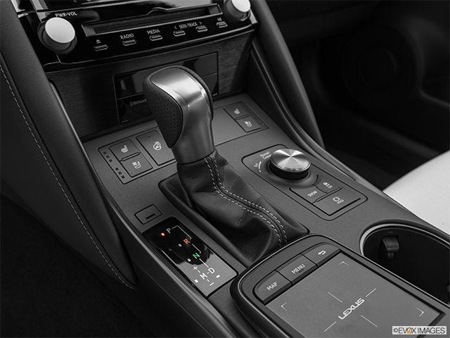 2023 Lexus IS 500 | Gear shifter/center console