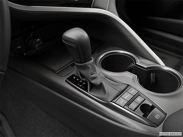 2023 Toyota Camry Hybrid | Gear shifter/center console